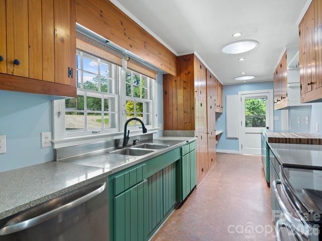242 N Hills Drive, Hendersonville, NC 28791