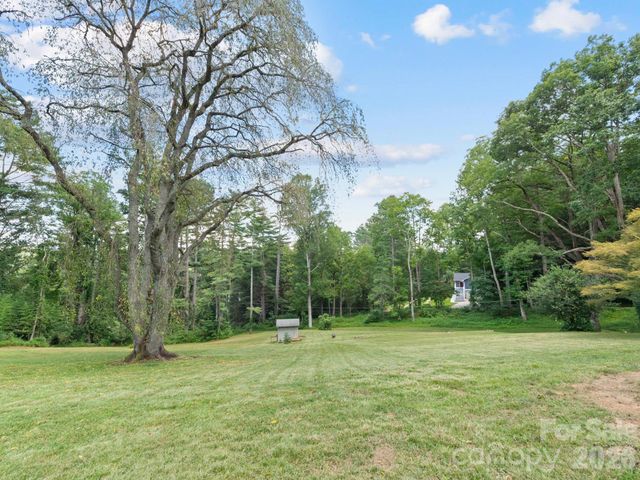 242 N Hills Drive, Hendersonville, NC 28791