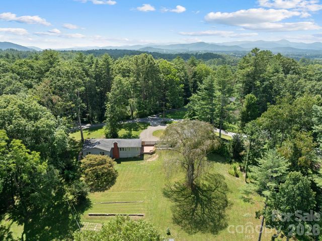 242 N Hills Drive, Hendersonville, NC 28791