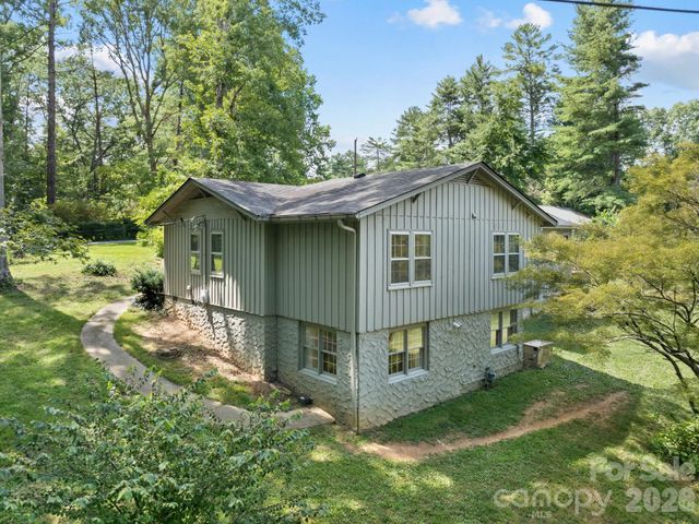 242 N Hills Drive, Hendersonville, NC 28791