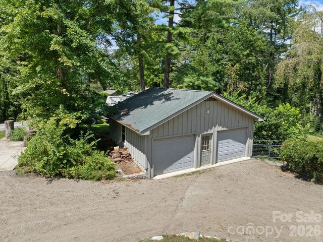 242 N Hills Drive, Hendersonville, NC 28791