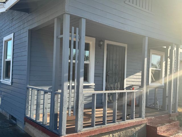 575 W Weldon Avenue, Fresno, CA 93705