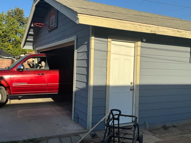 575 W Weldon Avenue, Fresno, CA 93705