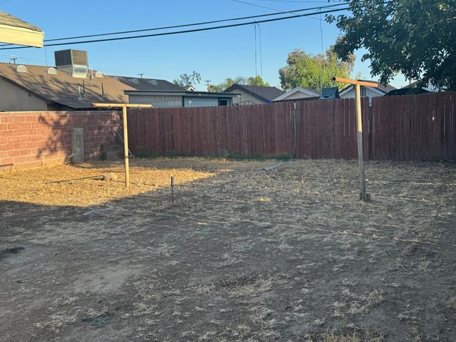 575 W Weldon Avenue, Fresno, CA 93705