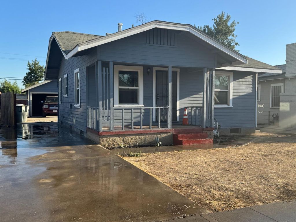 Image 1 of property listing at 575 W Weldon Avenue, Fresno, CA 93705