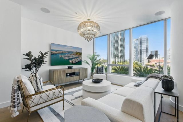 888 W E ST 505, San Diego, CA 92101