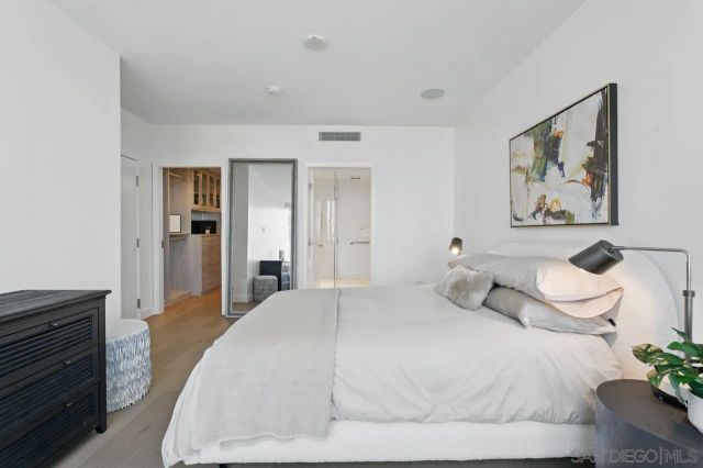 888 W E ST 505, San Diego, CA 92101