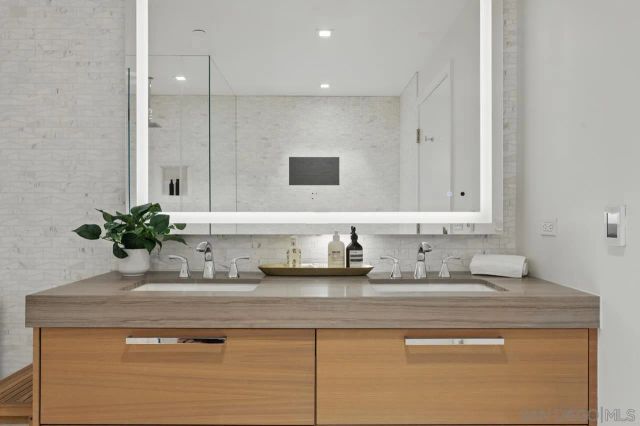 888 W E ST 505, San Diego, CA 92101