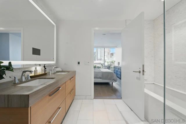 888 W E ST 505, San Diego, CA 92101