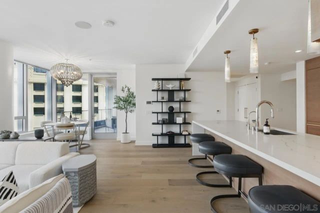 888 W E ST 505, San Diego, CA 92101