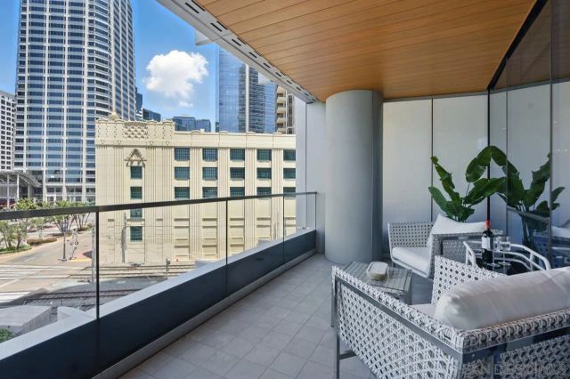 888 W E ST 505, San Diego, CA 92101