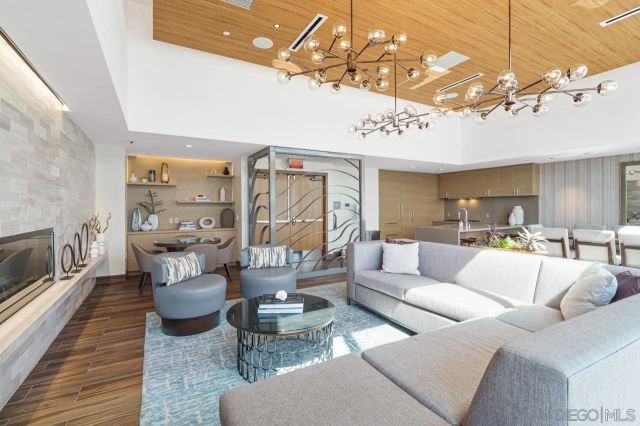 888 W E ST 505, San Diego, CA 92101