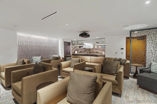 888 W E ST 505, San Diego, CA 92101