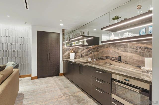 888 W E ST 505, San Diego, CA 92101