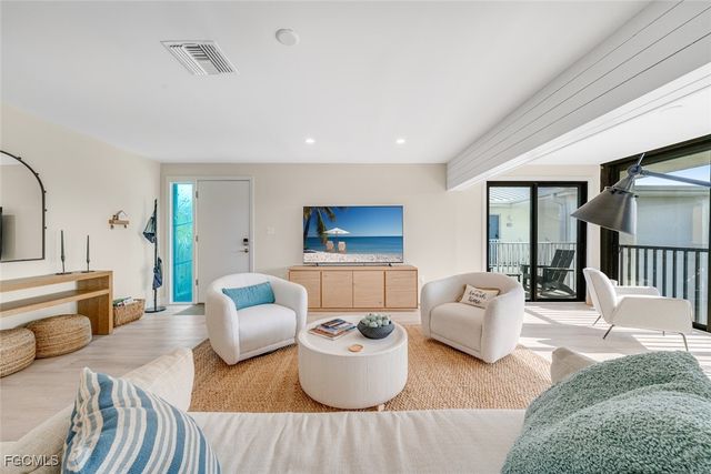 1341 Middle Gulf DR 3D, Sanibel, FL 33957