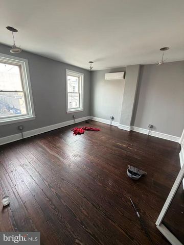 4215 SALEM ST, Philadelphia, PA 19124