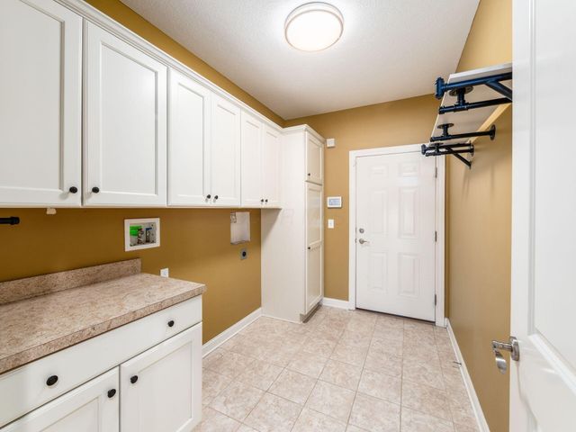 6688 Knoll View Court, Powell, OH 43065