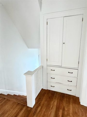 905 Calvin Avenue, Grand Rapids, MI 49506