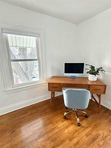 905 Calvin Avenue, Grand Rapids, MI 49506