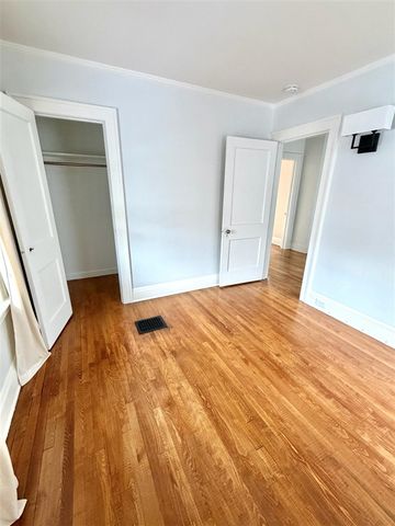 905 Calvin Avenue, Grand Rapids, MI 49506