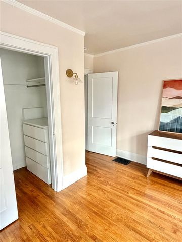 905 Calvin Avenue, Grand Rapids, MI 49506