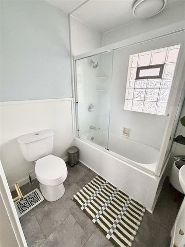 905 Calvin Avenue, Grand Rapids, MI 49506