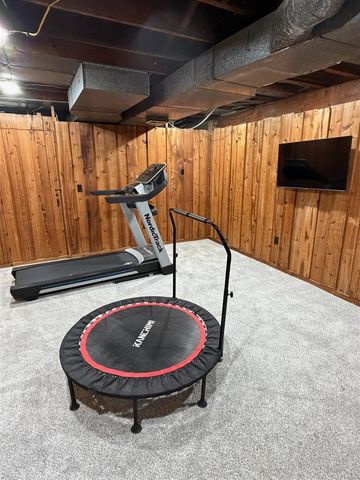 905 Calvin Avenue, Grand Rapids, MI 49506