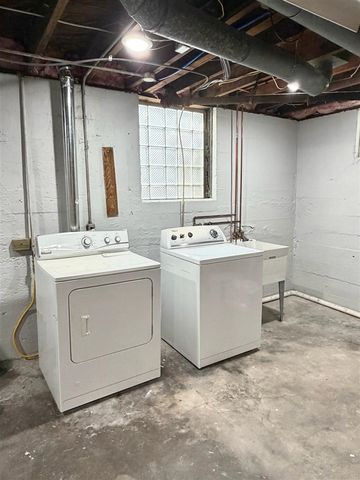 905 Calvin Avenue, Grand Rapids, MI 49506