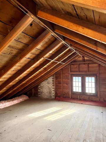 905 Calvin Avenue, Grand Rapids, MI 49506