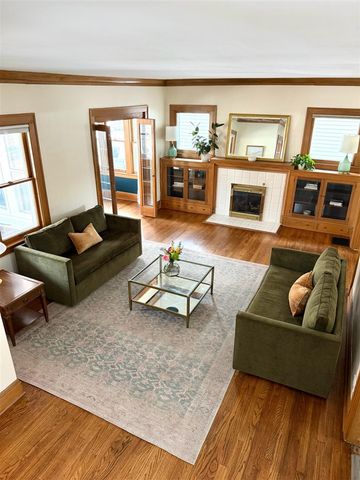 905 Calvin Avenue, Grand Rapids, MI 49506