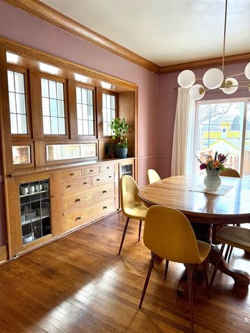 905 Calvin Avenue, Grand Rapids, MI 49506