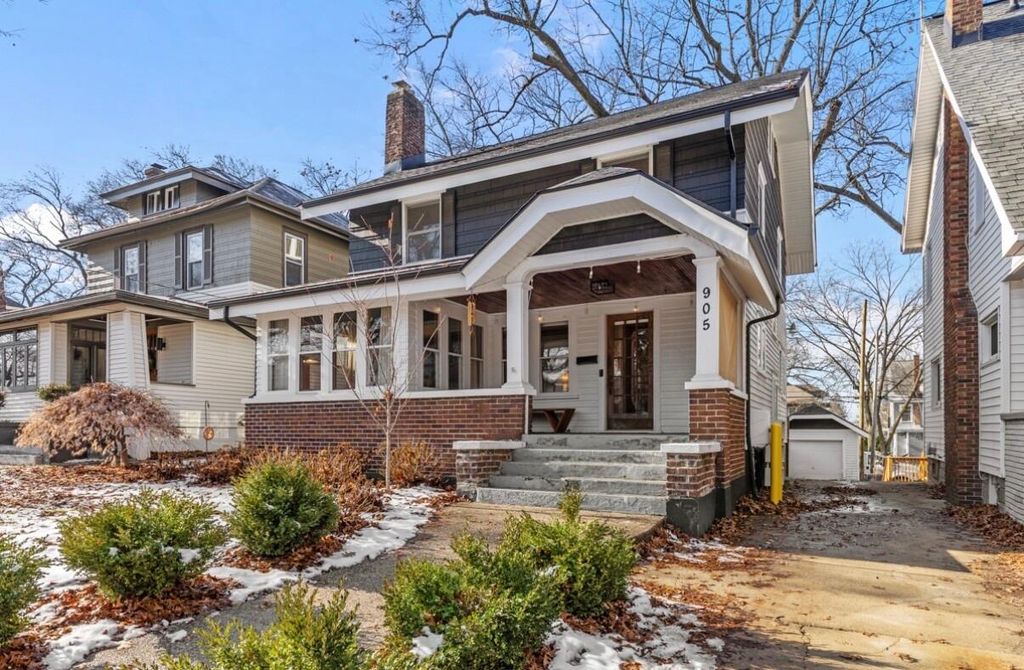 905 Calvin Avenue, Grand Rapids, MI 49506