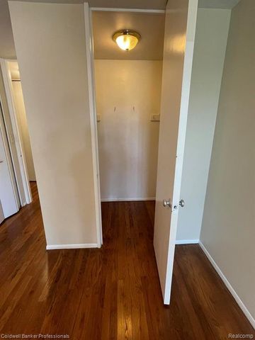 4200 Rochester Road 106, Royal Oak, MI 48073