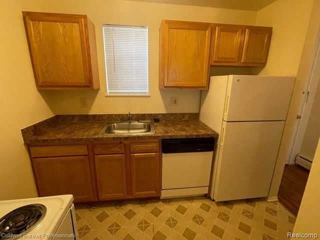 4200 Rochester Road 106, Royal Oak, MI 48073