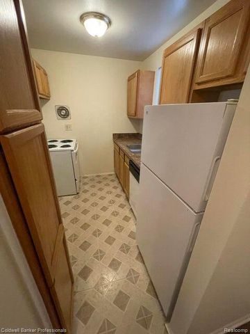 4200 Rochester Road 106, Royal Oak, MI 48073