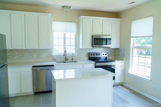 1803 Pinecroft Drive, Canton, MI 48188