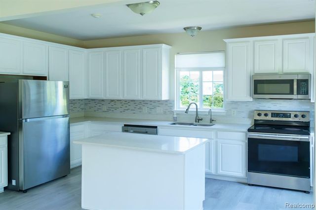 1803 Pinecroft Drive, Canton, MI 48188