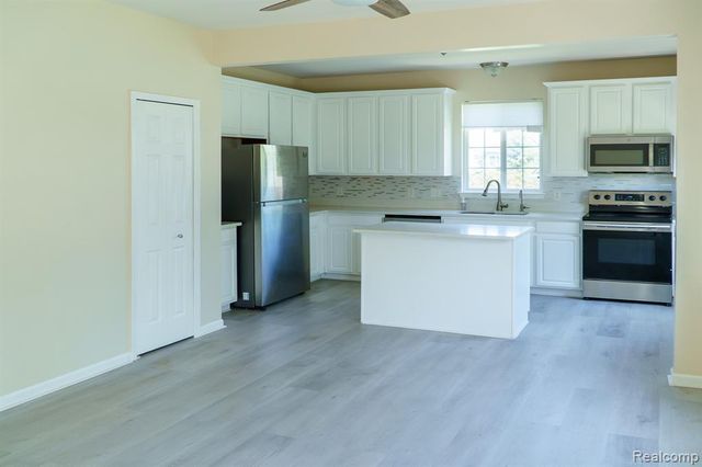 1803 Pinecroft Drive, Canton, MI 48188