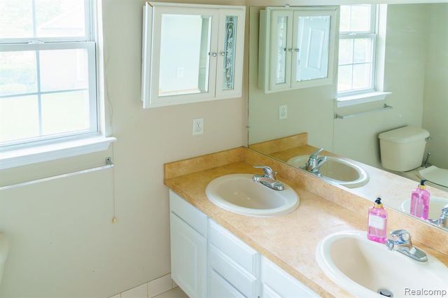 1803 Pinecroft Drive, Canton, MI 48188