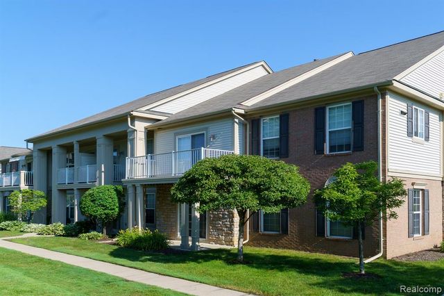 1803 Pinecroft Drive, Canton, MI 48188