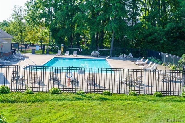 1803 Pinecroft Drive, Canton, MI 48188