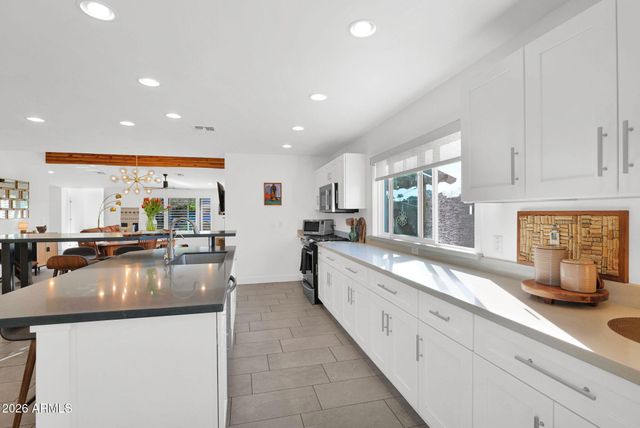 6702 N 13TH Street, Phoenix, AZ 85014