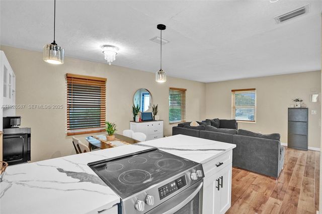 1300 NW 87th St, Miami, FL 33147