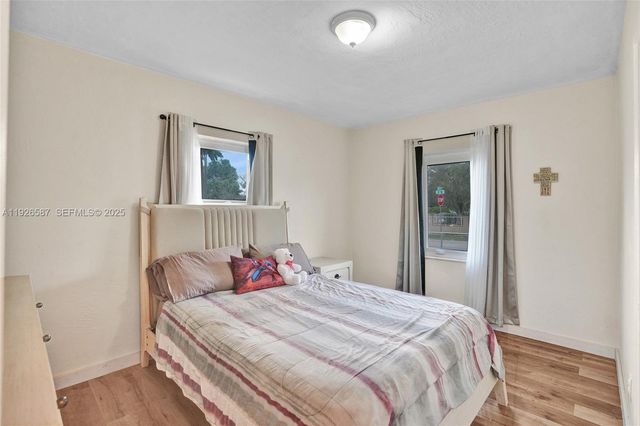 1300 NW 87th St, Miami, FL 33147