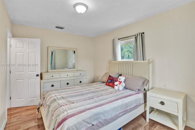 1300 NW 87th St, Miami, FL 33147