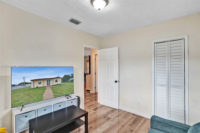 1300 NW 87th St, Miami, FL 33147