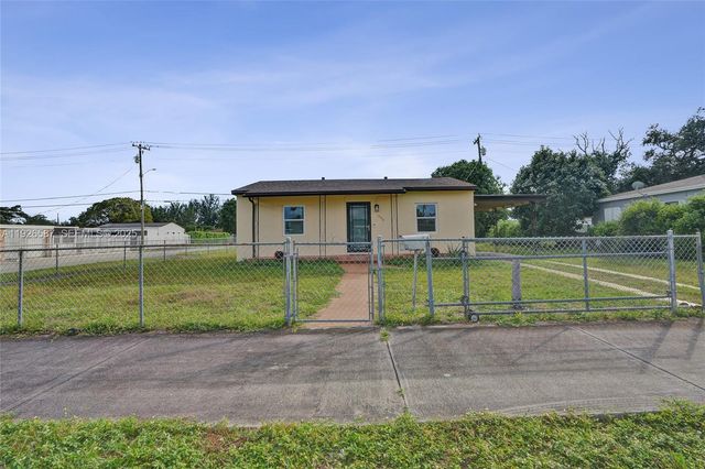 1300 NW 87th St, Miami, FL 33147