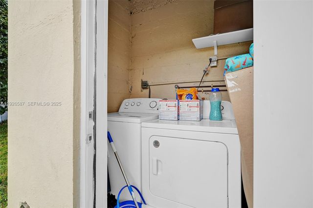 1300 NW 87th St, Miami, FL 33147