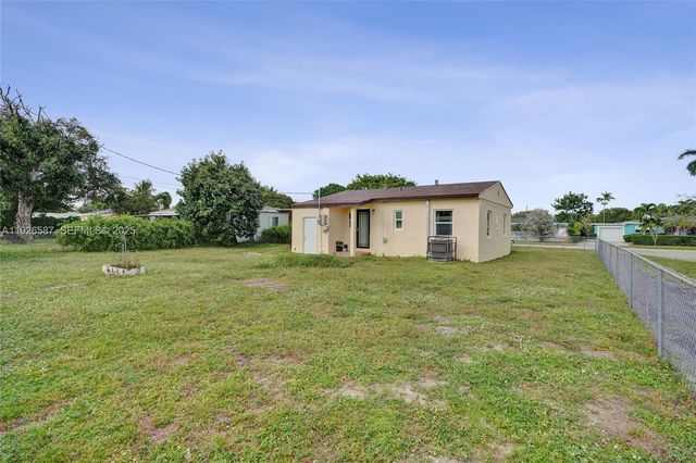 1300 NW 87th St, Miami, FL 33147