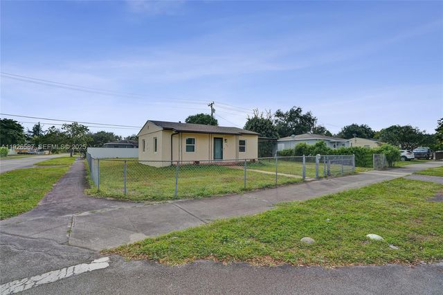 1300 NW 87th St, Miami, FL 33147